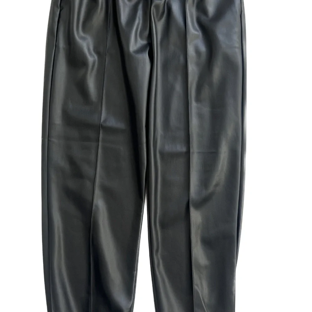 NWT Express high waisted, elastic waist faux leather seamed joggers size XS - Picture 2 of 5
